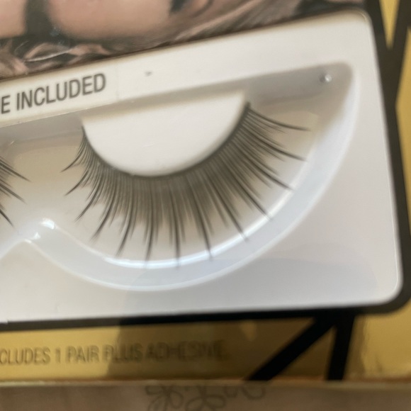 Eyelash Bundle New In Box - Picture 5 of 5